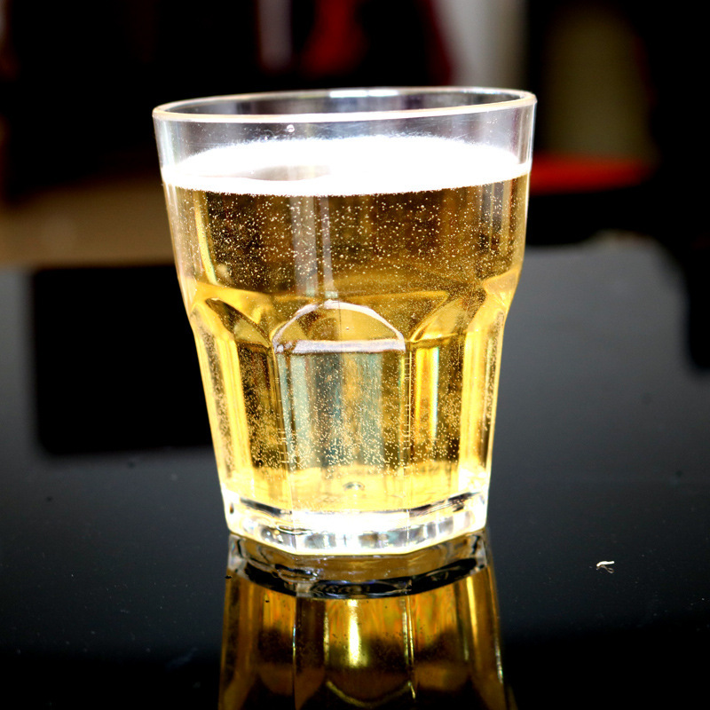 Boccale da birra in plastica a - Wine In Beer recensione e prezzo